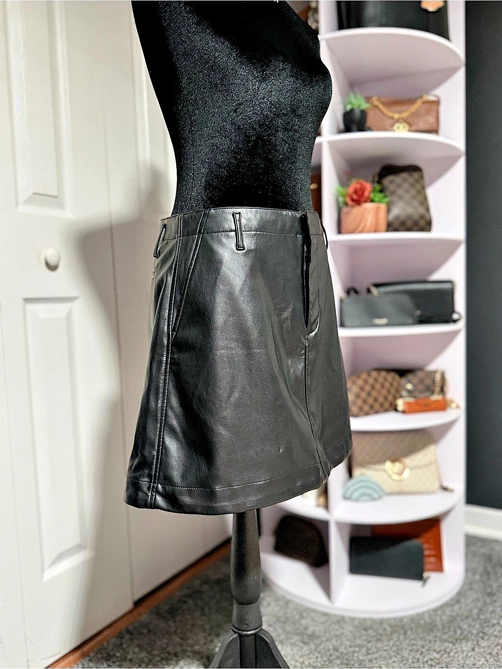 GAP Black Mini Skirt Waist 29 Like New